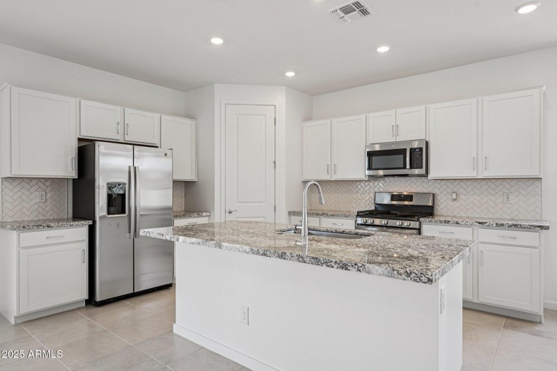 17-web-or-mls-N 226th Ln-S1607-017