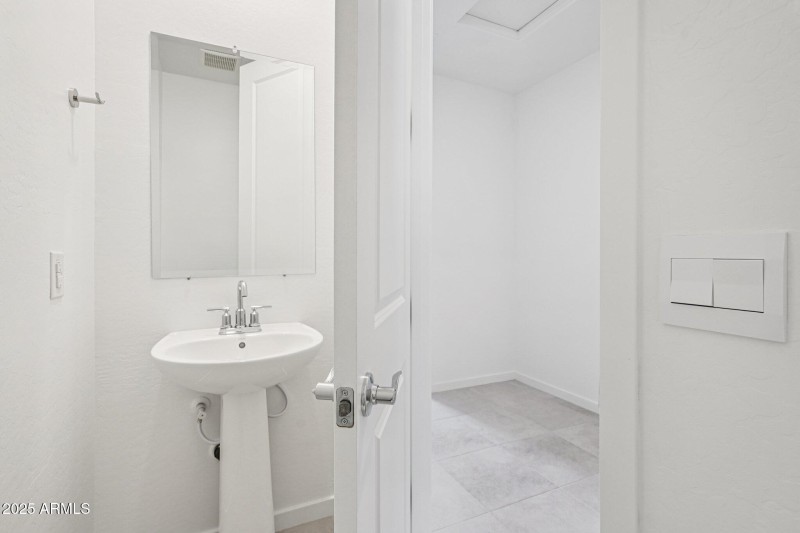 28-web-or-mls-N 226th Ln-S1607-028