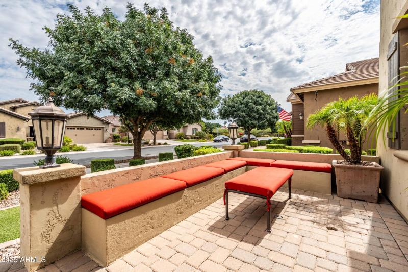 Porch/Courtyard