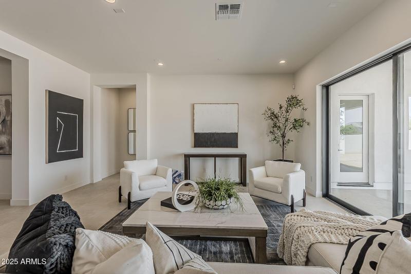 Lot 34 GR to slider tv wall