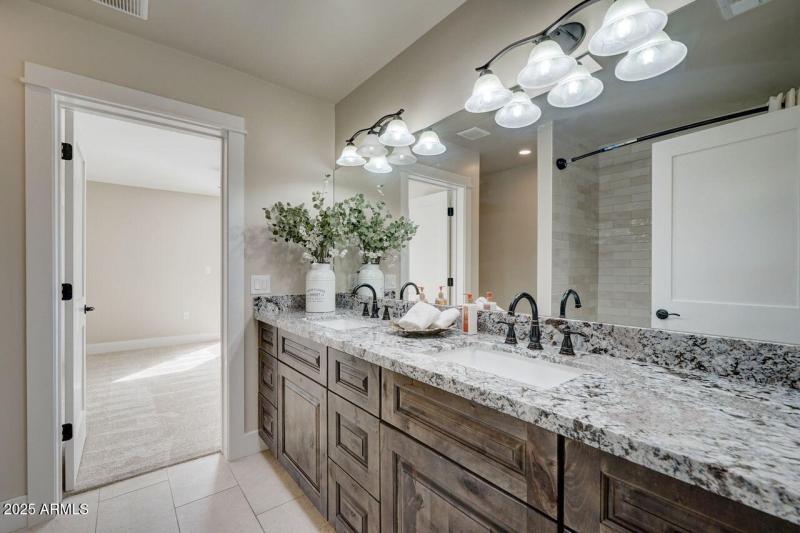 2322 Upstairs shared bathroom