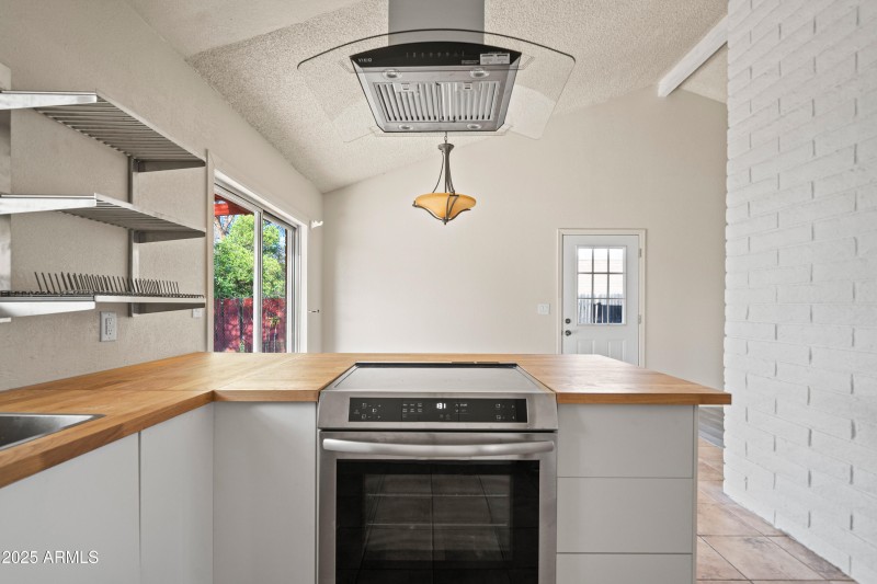 2 Interior 10