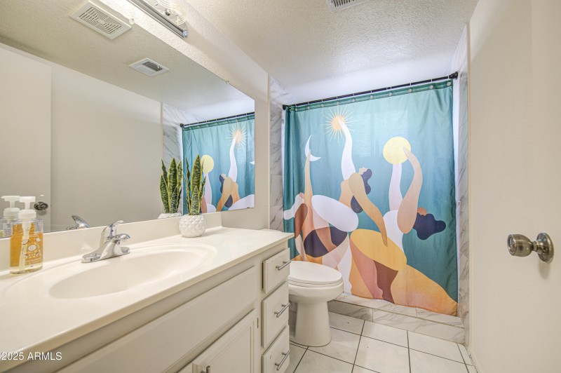 Bathroom 2-pic 2