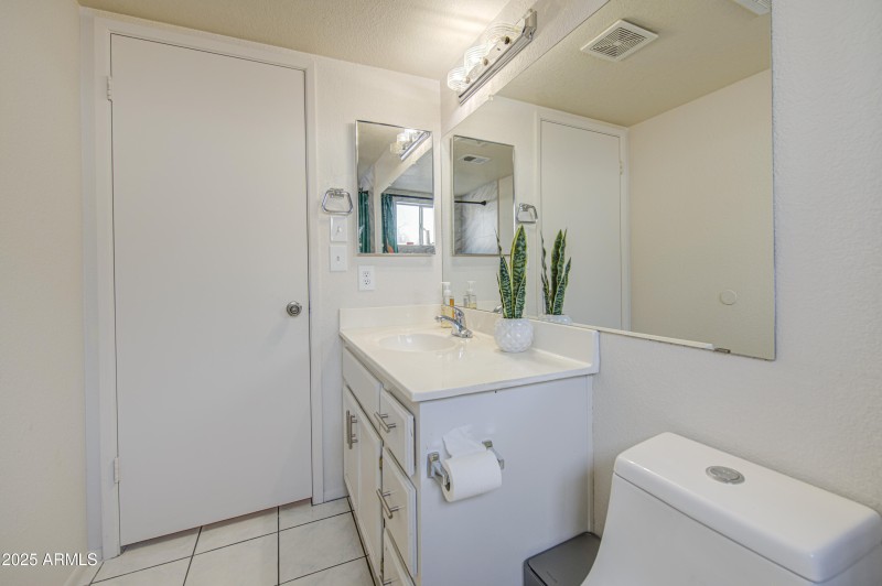 Bathroom 2-pic 4