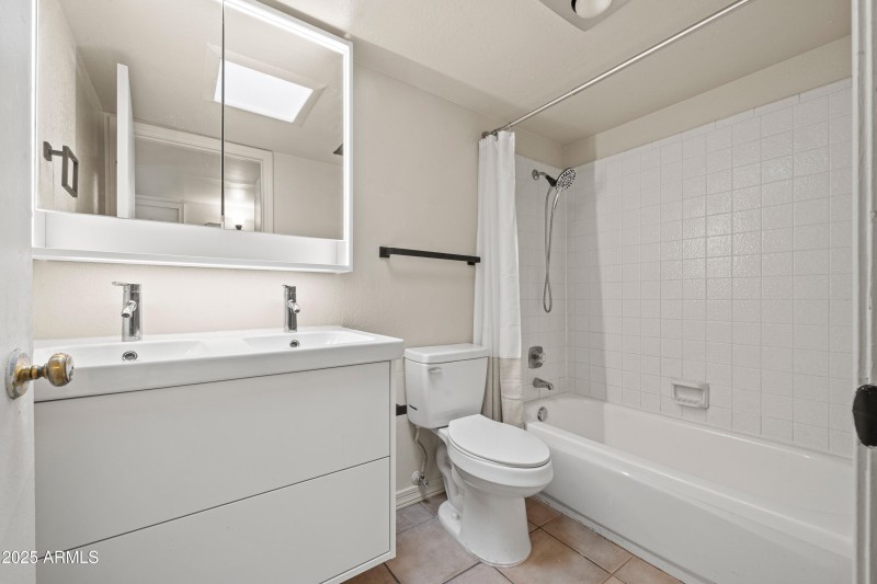 2 Interior 14