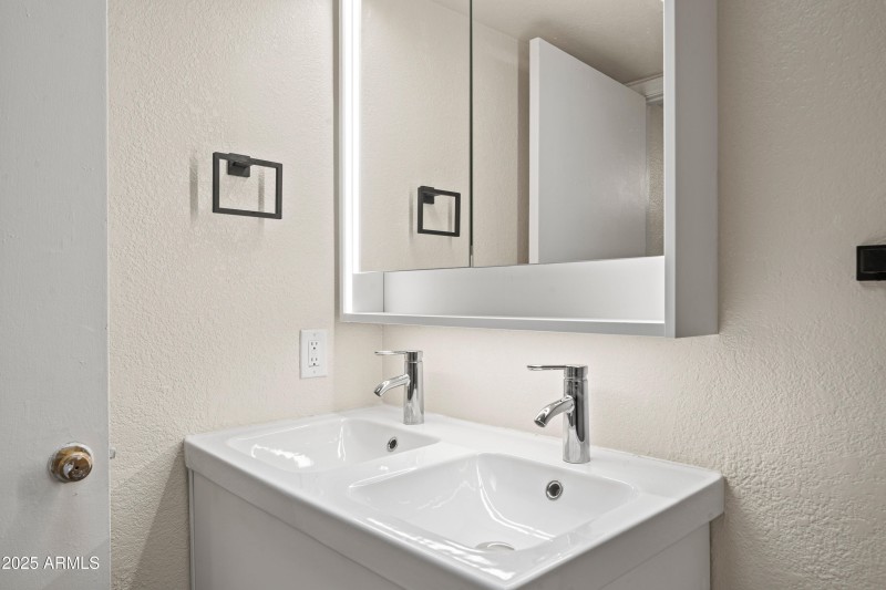2 Interior 15
