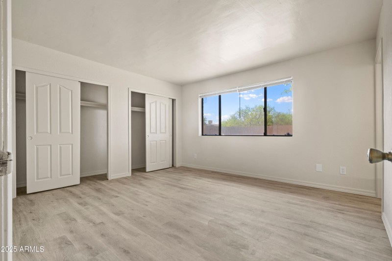 2 Interior 16
