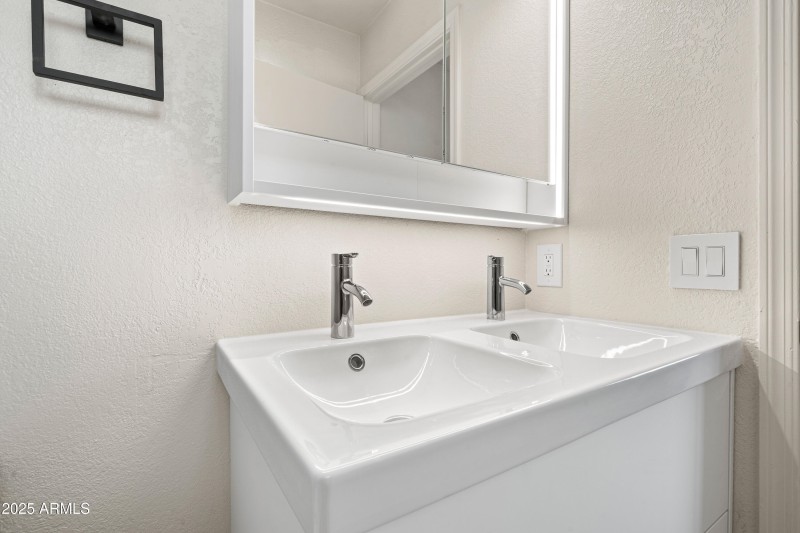 2 Interior 19