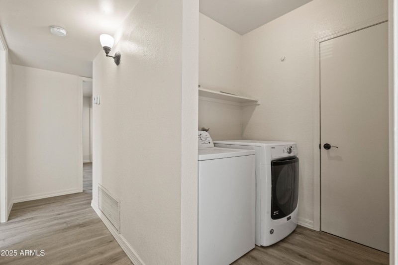 2 Interior 23