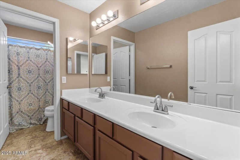 Full bath upstairs