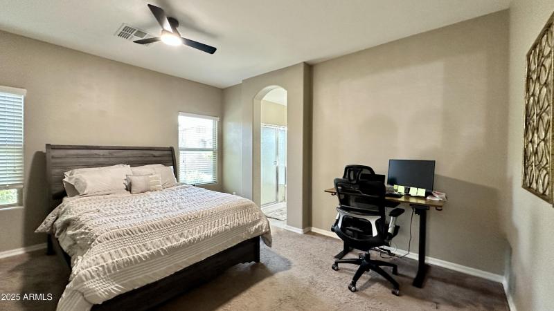 704683CA-9CAD-4889-BA47-FA0A9B181E9C_1_2