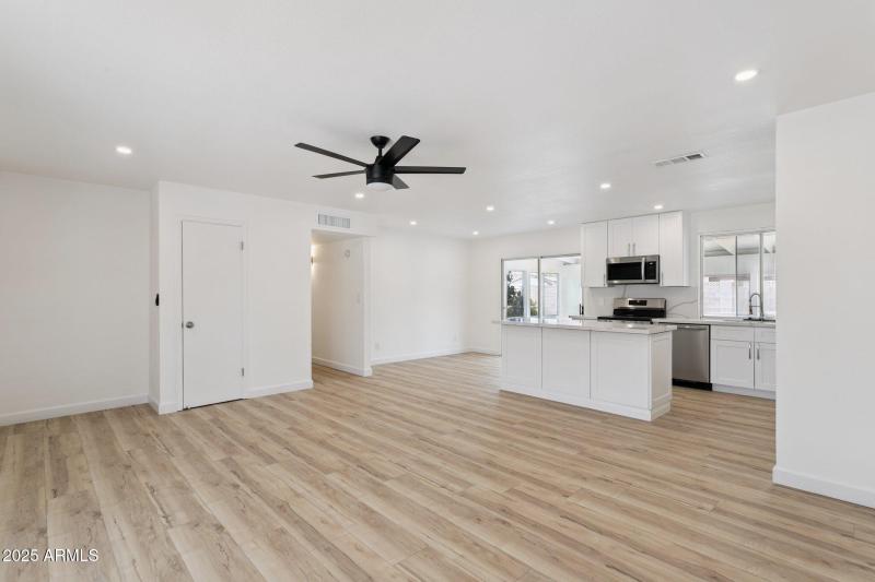 10-web-or-mls-18045-n-20th-ln