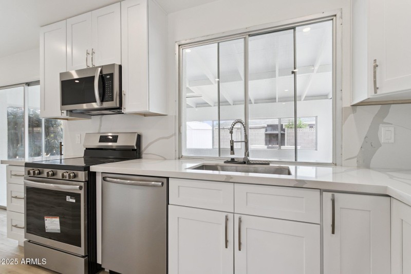 13-web-or-mls-18045-n-20th-ln