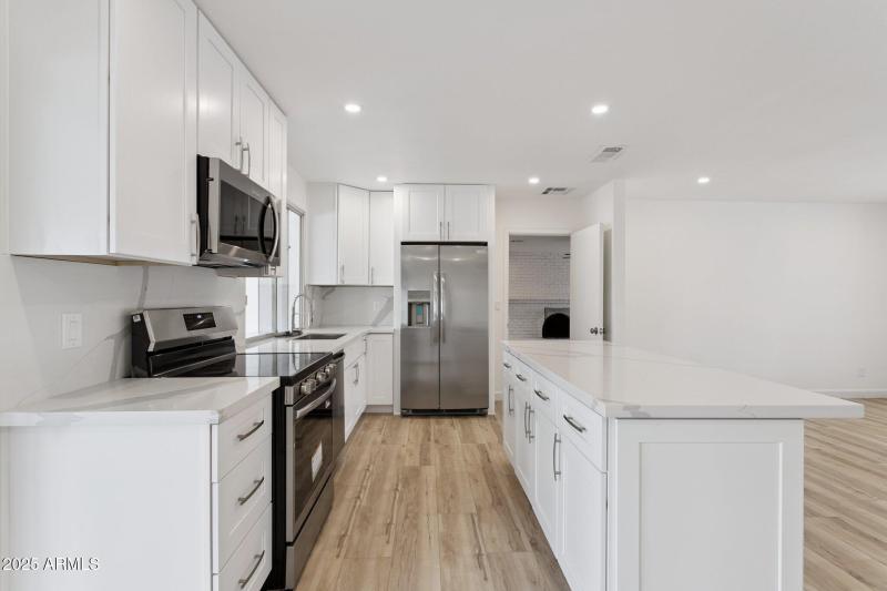 14-web-or-mls-18045-n-20th-ln