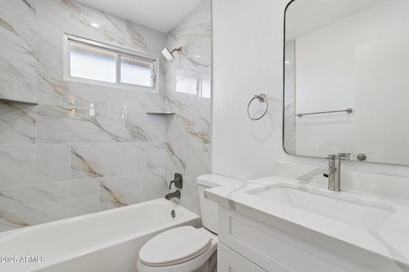 29-web-or-mls-18045-n-20th-ln