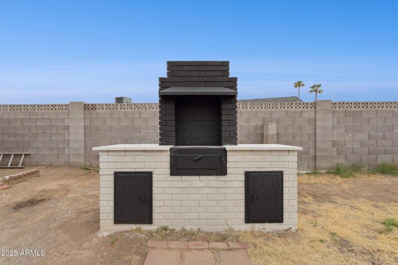 44-web-or-mls-18045-n-20th-ln