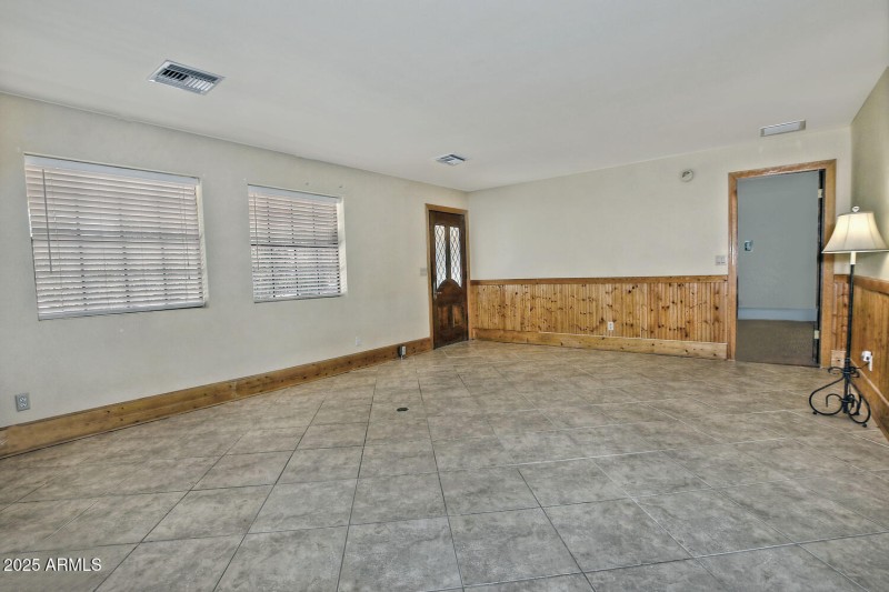 Living Room-011-001-1500x1000