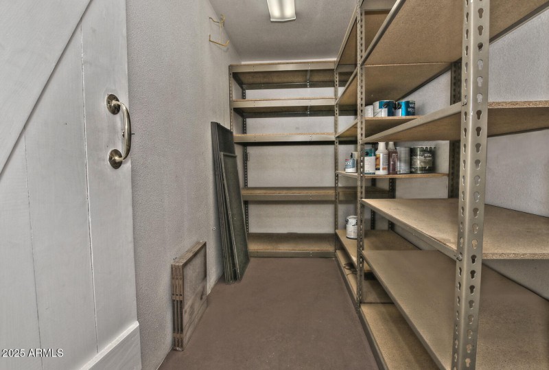 Storage Room-036-035-1486x1000