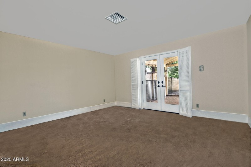 Primary Bedroom-019-005-1500x1000