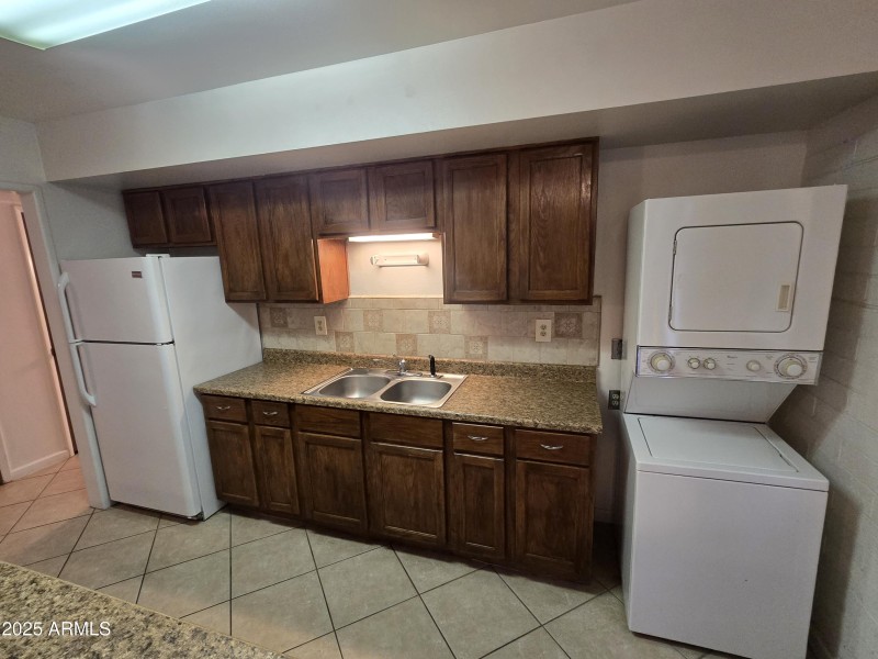Kitchen (2)