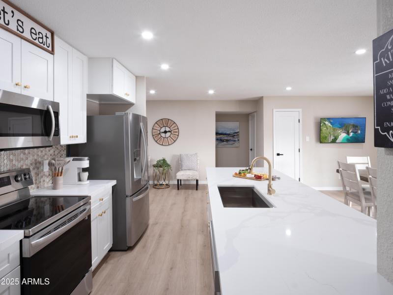 PROPERTYIMAGECO_8731EColumbusAve_WEB-46