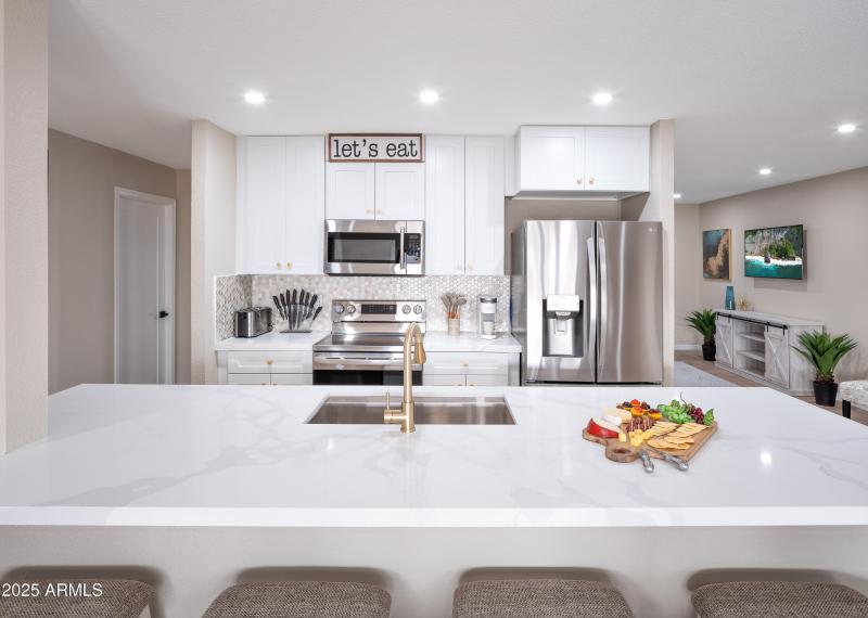 PROPERTYIMAGECO_8731EColumbusAve_WEB-47