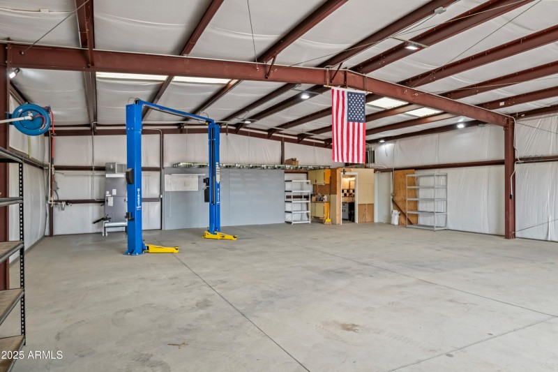 Shop/Garage