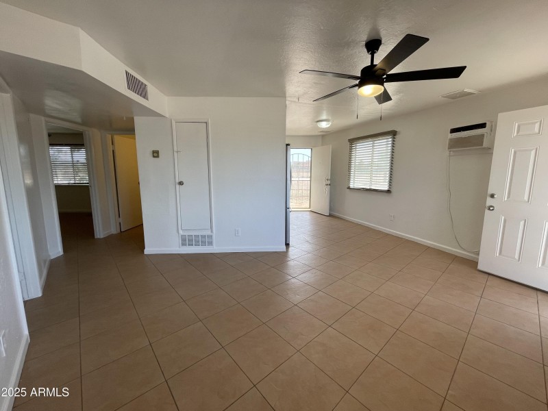 UNIT 2 - OPEN FLOORPLAN