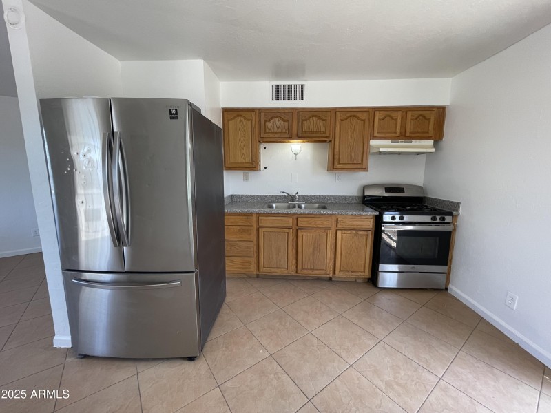 KITCHEN - UNIT 2