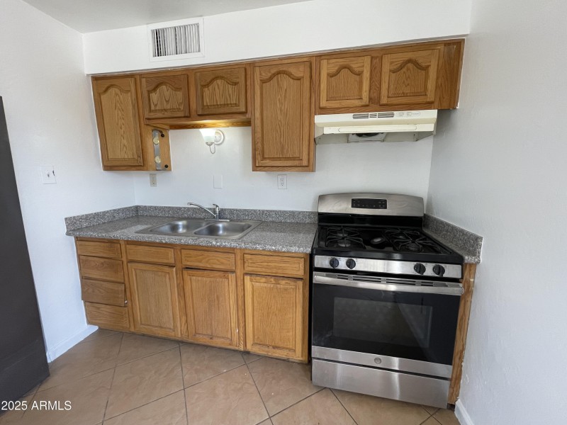 KITCHEN OAK WOOD CABINETRY