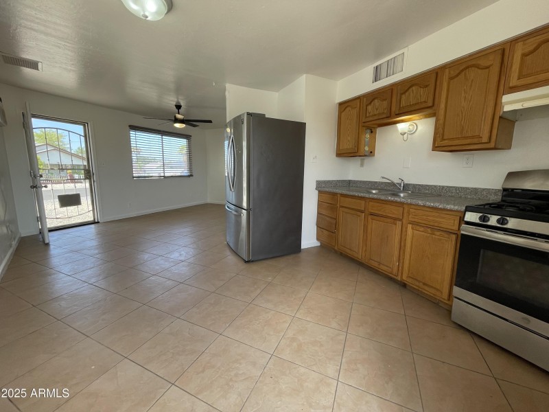 OPEN FLOOR PLAN
