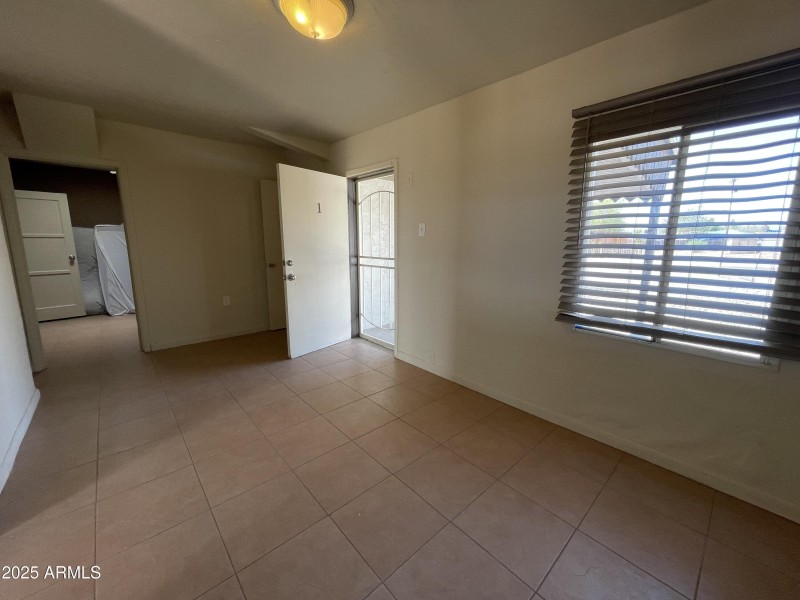 LIVING ROOM UNIT 1