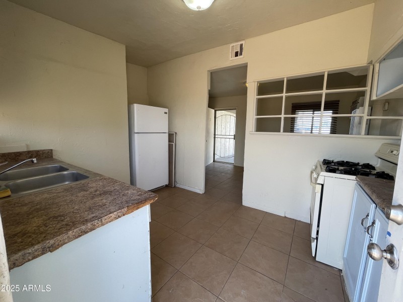 KITCHEN UNIT 1