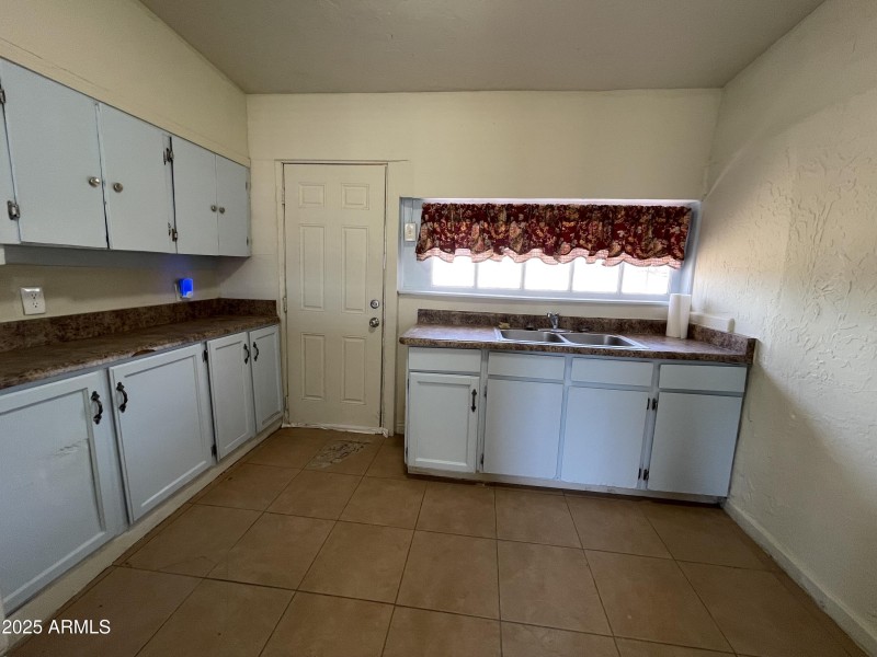 UNIT 1 KITCHEN