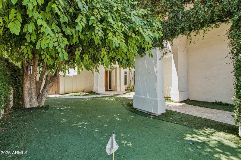 Front courtyard putting green