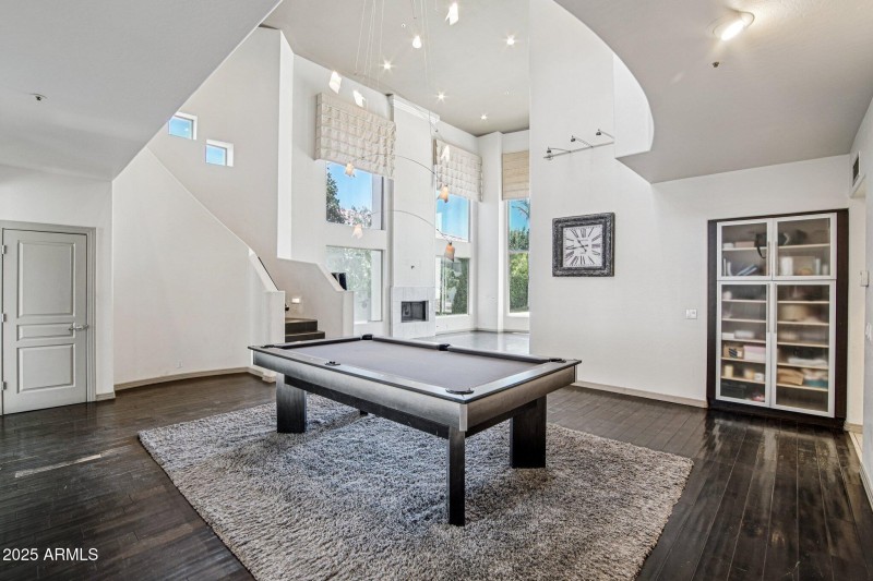 Formal Entertaining 7600 Lincoln