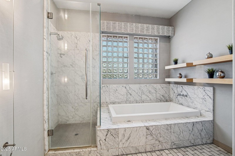 Primary shower & tub
