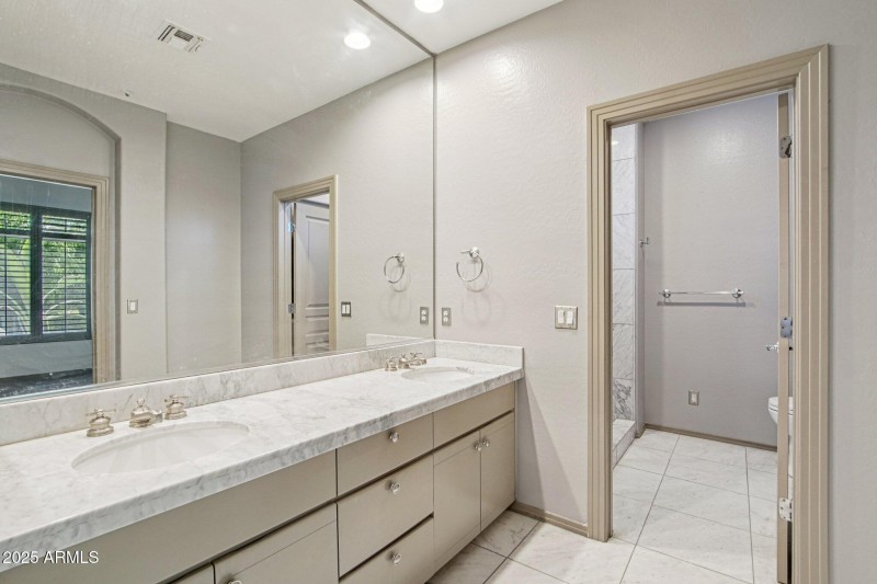 Jack & Jill bath upstairs