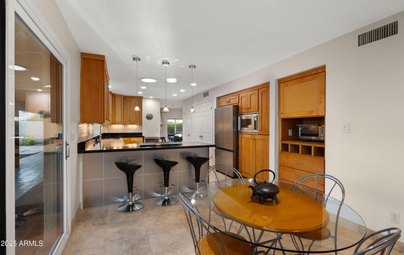 Kitchen Seating at Counter and in Nook