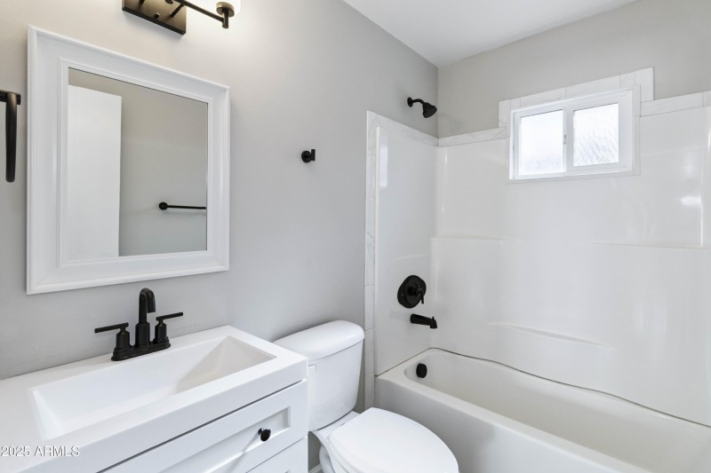 Dahlia hall bathroom