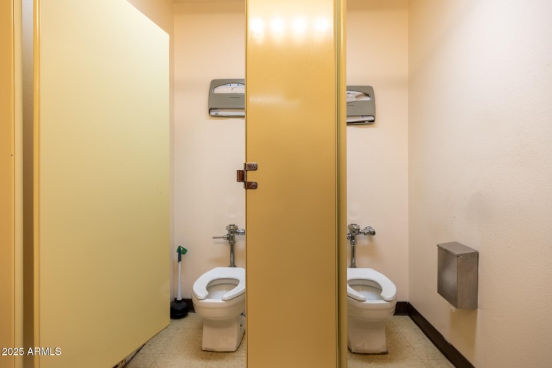 Women_s Restroom