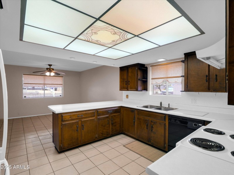 11-733 E Hatcher Rd-11