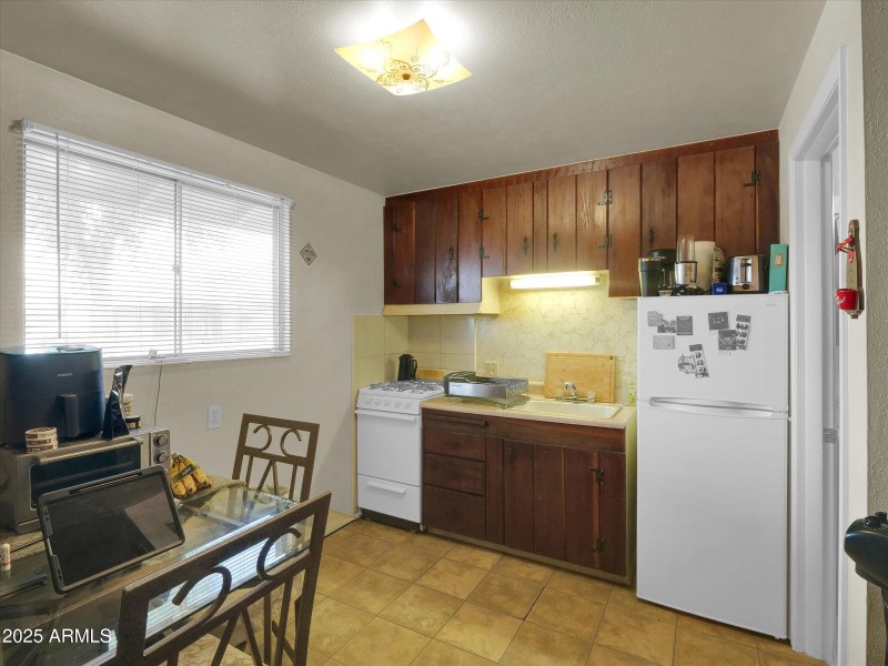 69-733 E Hatcher Rd-69