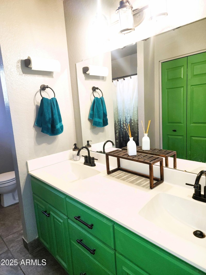 HALL BATH 7