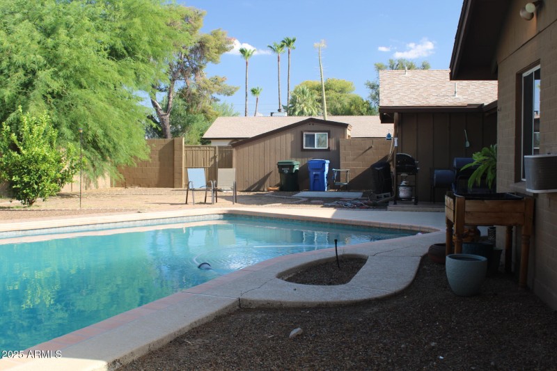 POOL E