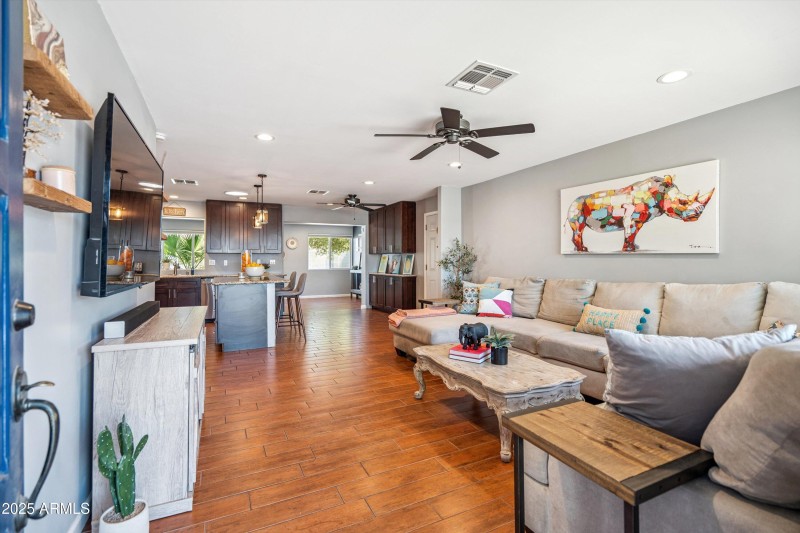 Open Plan Living Room & Kitchen
