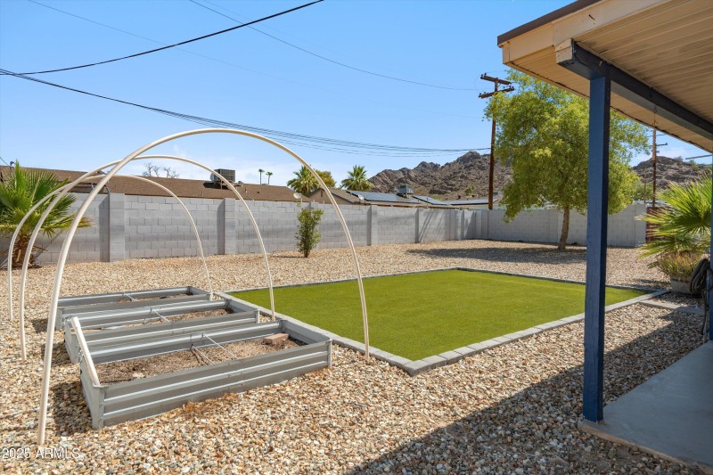 Large Backyard & Gardening Area