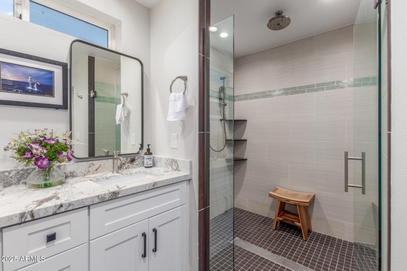 11 Roma Primary Shower