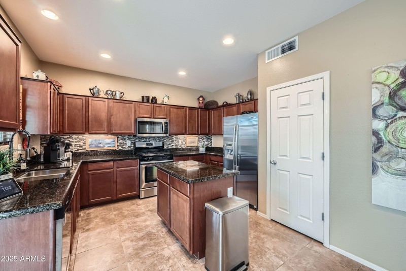 008 - 14 Kitchen