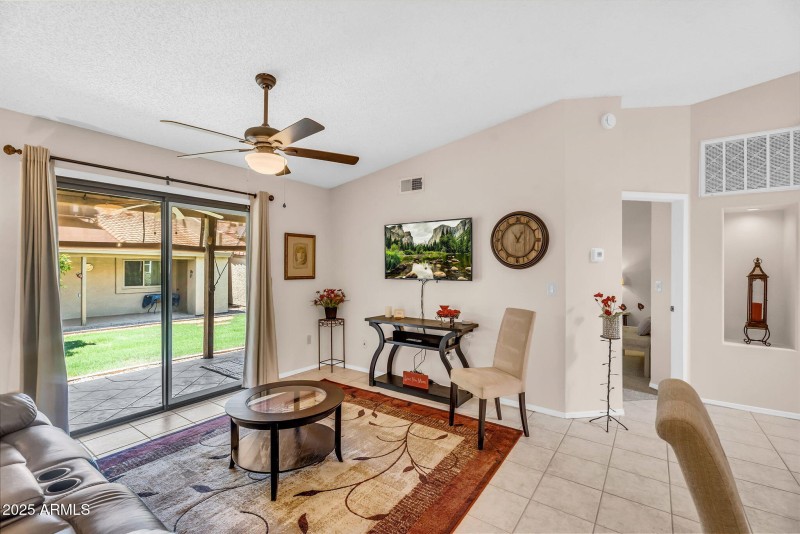 8-web-or-mls-Greenfield-08